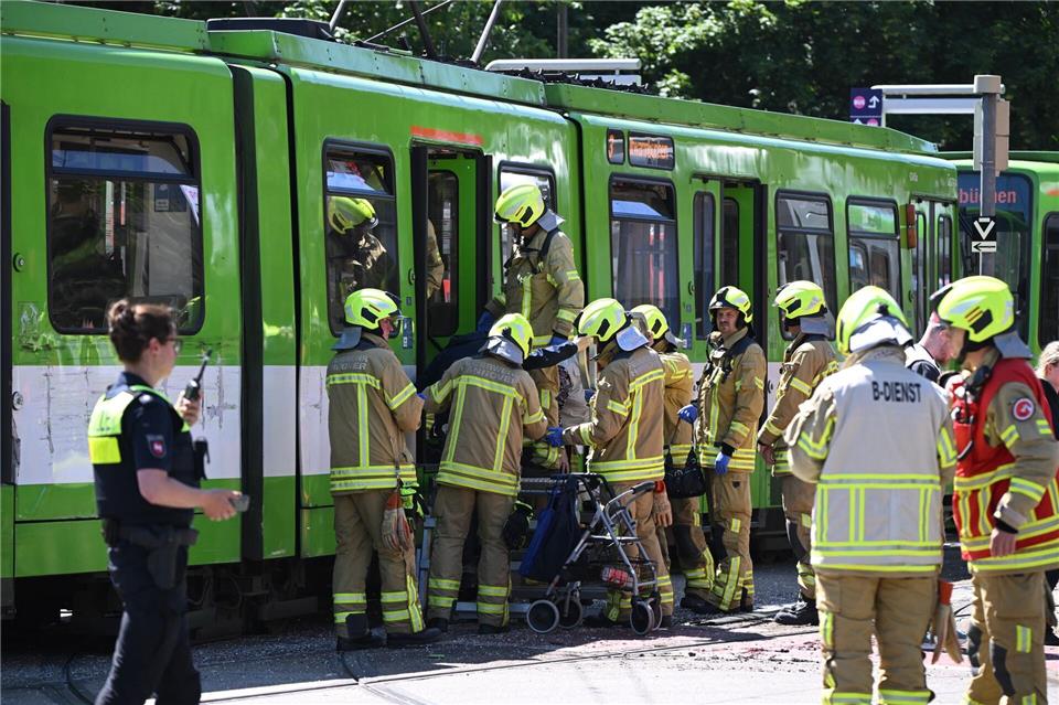 Die beiden Bahnen waren kollidiert.Julian Stratenschulte/dpa