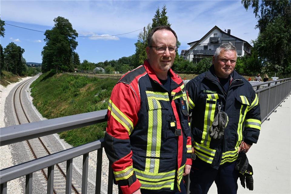 Die beiden Feuerwehrleute waren beim Zugunglück in Riedlingen im Einsatz. Bernd Weißbrod/dpa