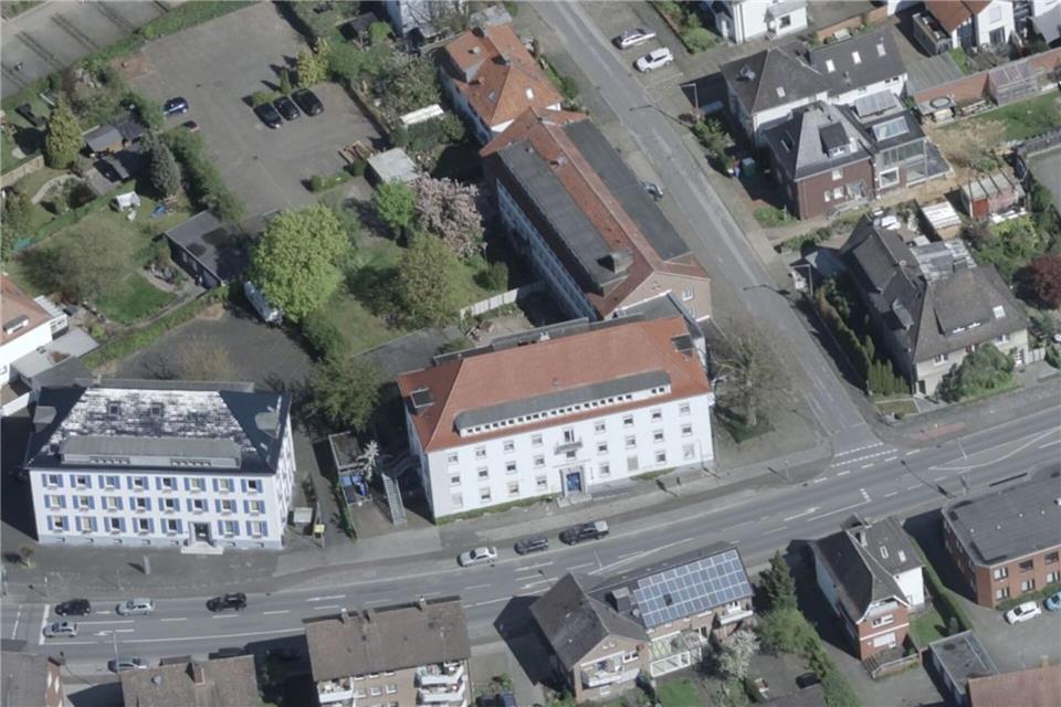 Die beiden Gebäude in der Bildmitte (Nordring 10 und Paulskampstraße 1-3) sollen um einen dritten Gebäudekörper auf der jetzigen Freifläche erweitert werden.