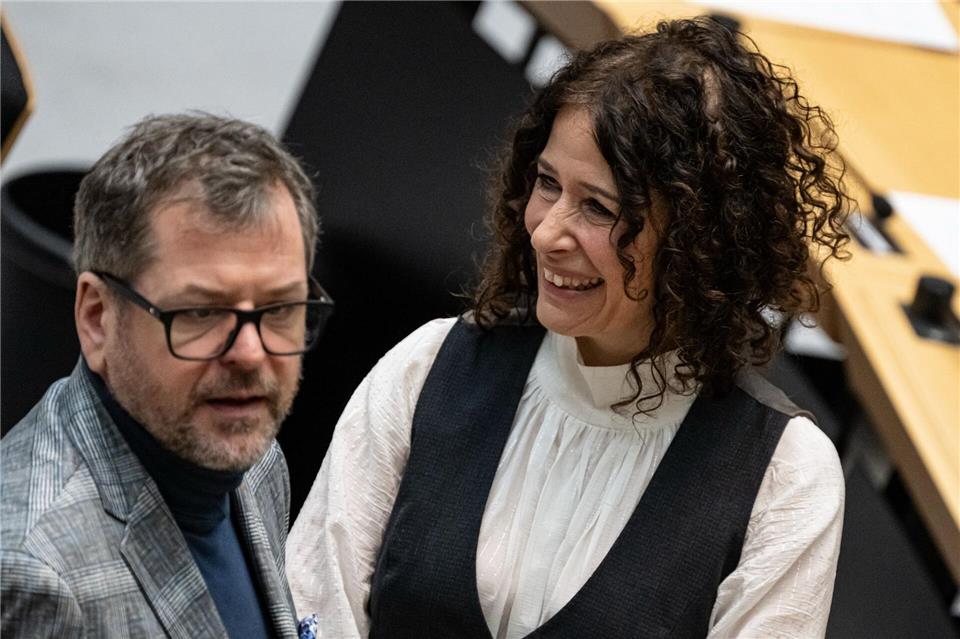 Die beiden Grünen-Fraktionsvorsitzenden Werner Graf und Bettina Jarasch sollen die Partei als Duo in den Wahlkampf führen. (Archivfoto)Fabian Sommer/dpa