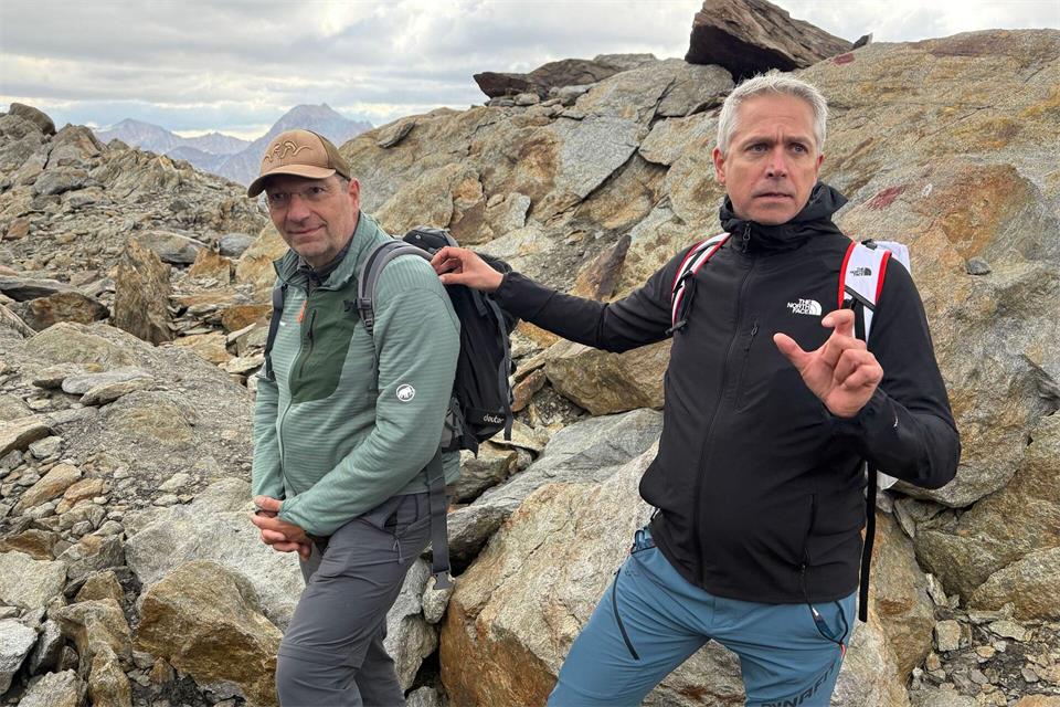 Die beiden Kriminalisten Oliver Peschel und Alexander Horn haben für ihre Recherchen häufig den Tatort besucht. Matthias Röder/dpa