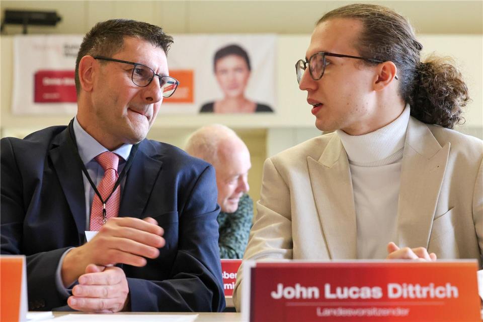 Die beiden Landesvorsitzenden Thomas Schulze (links) und John Lucas Dittrich (rechts) bleiben an der Spitze des BSW. Peter Gercke/dpa