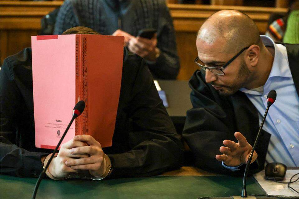 Die beiden Männer sollen den Tod vieler Menschen in Kauf genommen haben. (Archivfoto)Focke Strangmann/dpa