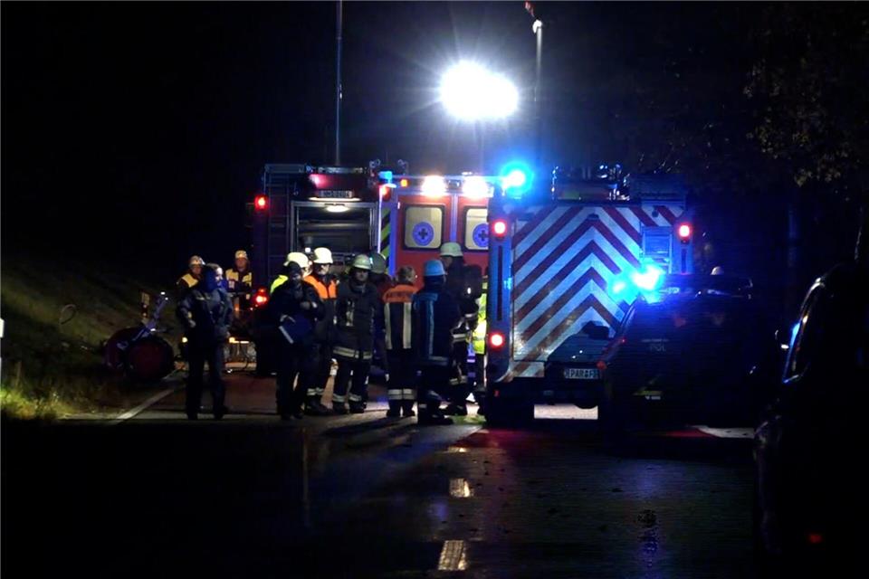 Zwei Männer sterben bei Frontalzusammenstoß in der Oberpfalz  Die beiden Männer starben noch an der Unfallstelle. Moller-Schuh/vifogra/dpa