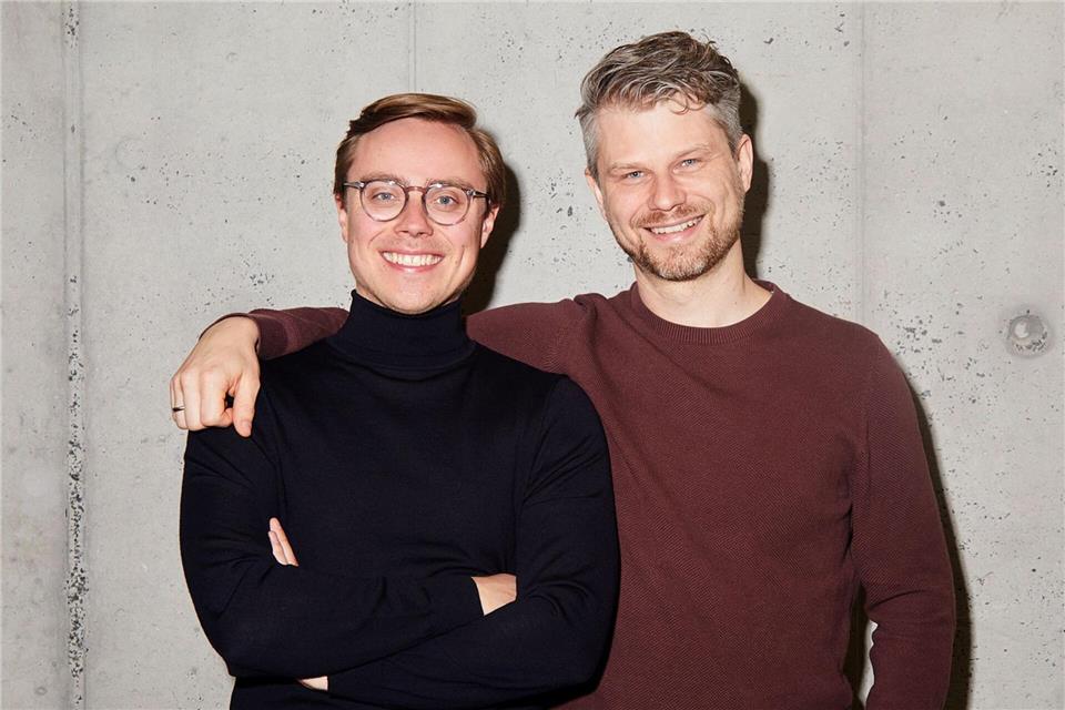 Die beiden Mitbegründer des Berliner KI-Start-ups Parloa Malte Kosub (l) und Stefan Ostwald.Parloa/dpa