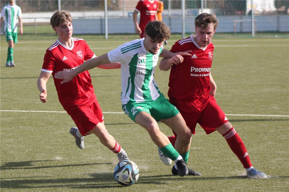 Die beiden Raesfelder Youngster Ben Brömmel (links) und Philipp Kölking zählten beim verdienten Heimerfolg gegen den ASC Schöppingen zu den Aktivposten in ihrem Team.