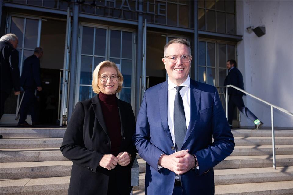 Die beiden SPD-Regierungschefs Anke Rehlinger und Alexander Schweitzer geben privat kein Geld für Raketen und Böller an Silvester aus. (Archivbild) Laszlo Pinter/dpa