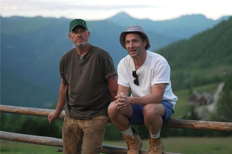 Die beiden TV-Köche sind ab Donnerstag (20.15 Uhr) in ihrem neuen Doku-Format „Rosin & Kumptner: Mission Mittendrin!“ auf Kabel Eins zu sehen.-/Joyn/dpa