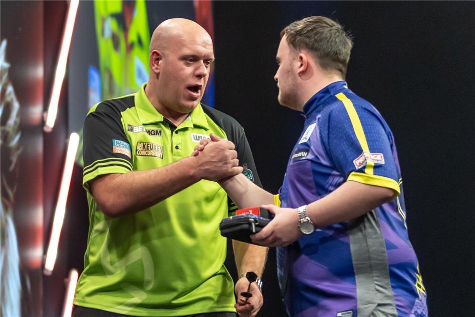 Ein Teenie und drei Weltmeister: Darts-WM in der Endphase Die beiden Topfavoriten: Michael van Gerwen und Luke Littler.Andreas Gora/dpa