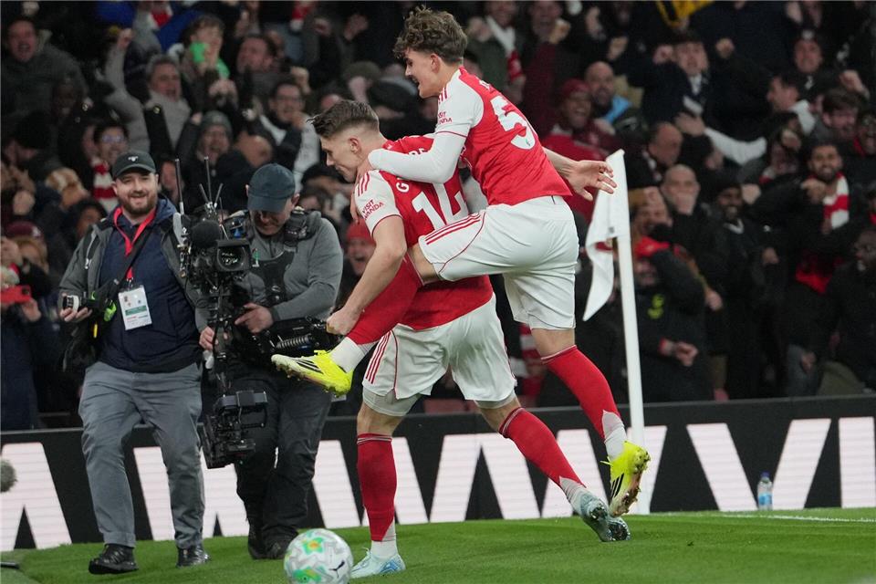Die beiden Torschützen des FC Arsenal: Viktor Gyökeres (l) und der erst 16-jährige Max Dowman.Kin Cheung/AP/dpa