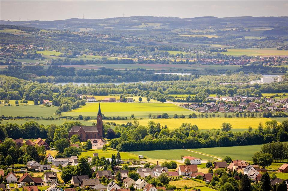 Die beiden Toten wurden in Steinbergen bei Rinteln an der Weser gefunden. (Archivbild)Moritz Frankenberg/dpa