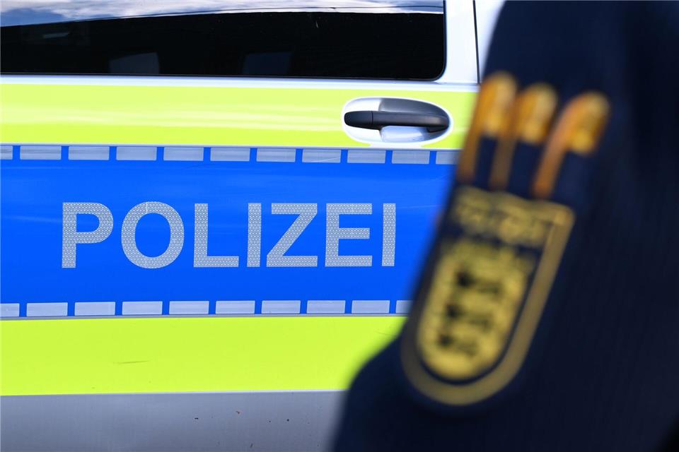 Messerangriff in Stuttgart – Täter weiter auf der Flucht  Die beiden Unbekannten sind weiterhin auf der Flucht. (Symbolbild)Bernd Weißbrod/dpa