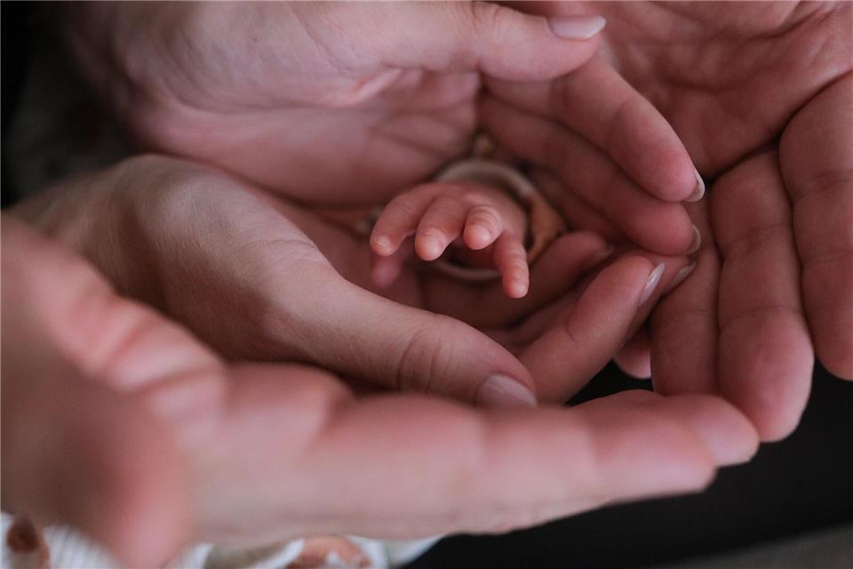 Die beiden beliebtesten Vornamen für Babys in MV fangen mit dem Buchstaben „M“ an. (Symbolbild)Bernd Weißbrod/dpa