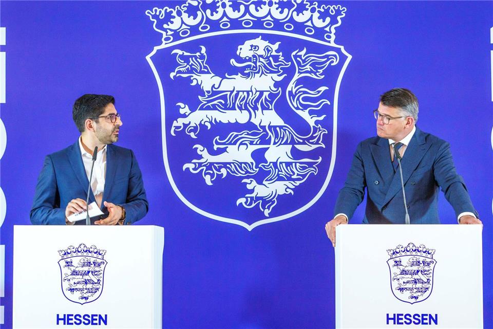 Die beiden führenden Köpfe im Kabinett: SPD-Vizeregierungschef Kaweh Mansoori (links) und CDU-Ministerpräsident Boris Rhein (CDU). (Archivbild) Andreas Arnold/dpa