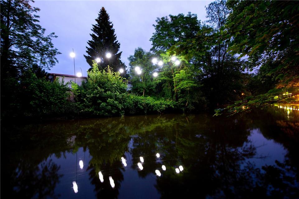 Die beiden unterkühlten Männer wurden aus der Oker gerettet und in ein Krankenhaus gebracht. (Symbolbild)Hauke-Christian Dittrich/dpa