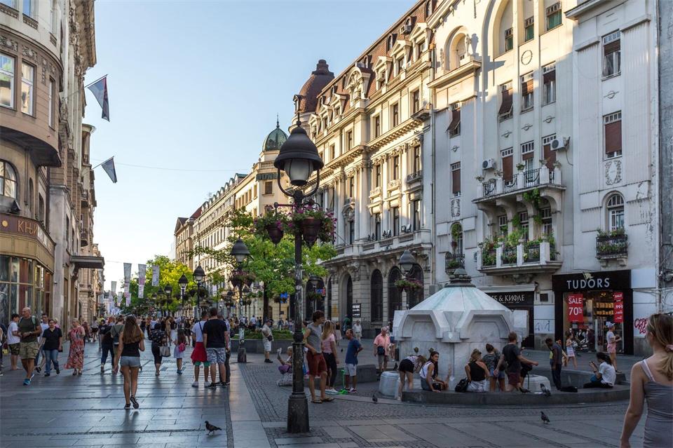 Die bekannte Knez Mihailova im Zentrum von Belgrad ist eine Flaniermeile mit schönen Seitengassen.Tourist Organization of Belgrade/dpa-tmn