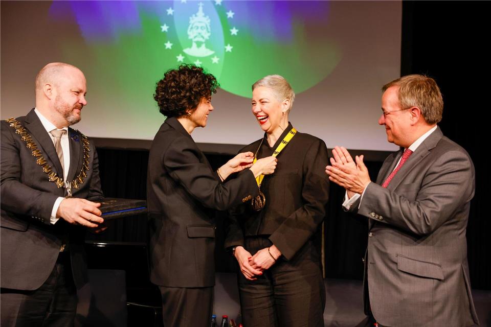 Die belarussische Bürgerrechtlerin Maria Kolesnikowa ist in Aachen mit dem Karlspreis ausgezeichnet worden. Thomas Banneyer/dpa