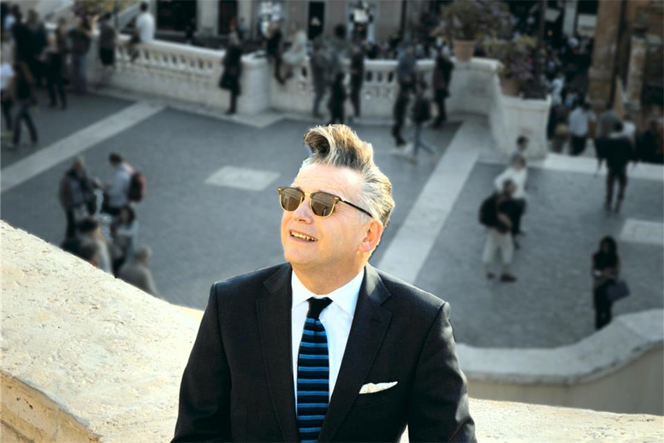 Die berühmteste Tolle Münsters zu Gast in Italiens Hauptstadt: Götz Alsmann präsentiert sein Rom-Programm am Samstag im Innenhof des Schlosses Raesfeld. 