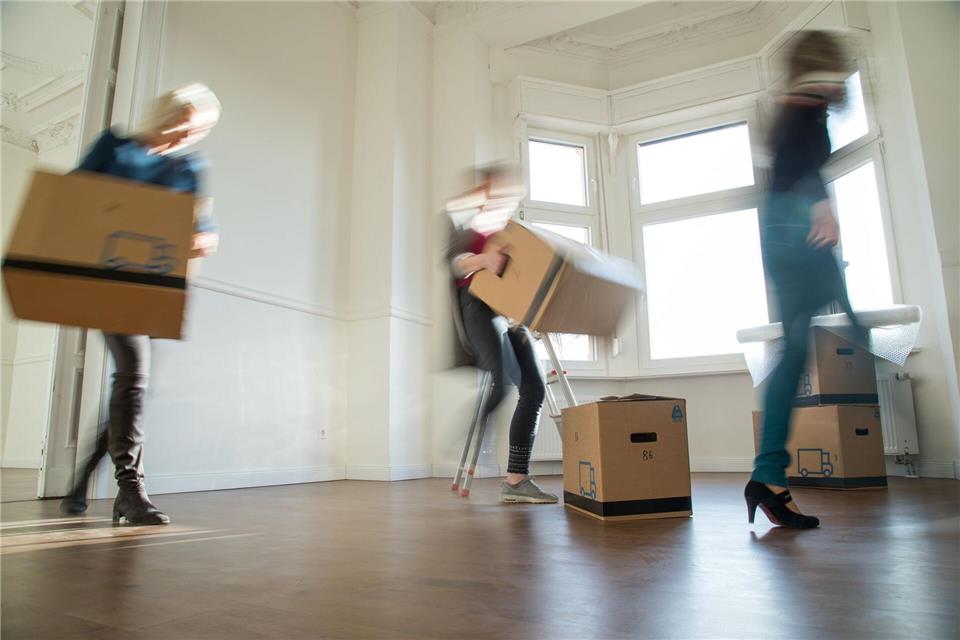 Die besenreine Übergabe ist im Mietrecht fest verankert: Mieter müssen die Wohnung sauber und leer zurückgeben.Christin Klose/dpa-tmn