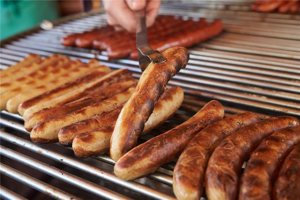 Die beste Currysoße der Welt ist nichts ohne eine gute Wurst. Die sollte schön fest sein, aber nicht gummiartig. picture alliance / dpa