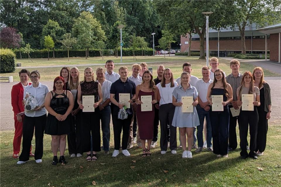 Die besten BKB-Schüler in ihren Fachbereichen sind ausgezeichnet worden.