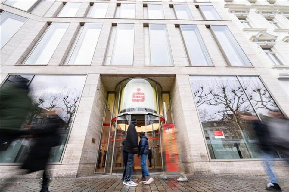 Die betroffene Sparkasse Köln/Bonn bestätigte den Vorfall.Benjamin Westhoff/dpa
