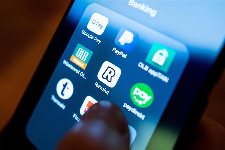 Die britische Digitalbank Revolut expandiert auf den hart umkämpften US-amerikanischen Bankenmarkt. (Symbolbild).Monika Skolimowska/dpa-Zentralbild/dpa