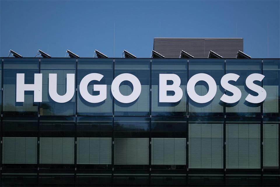 Die britische Frasers Group versucht seit Mitte Juni, das Ruder bei Hugo Boss zu übernehmen. (Archivbild)Marijan Murat/dpa