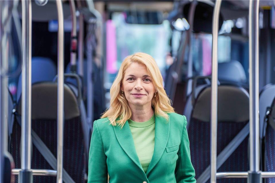 Evelyn Palla: Südtirolerin mit viel Bahn-Erfahrung Die designierte neue Bahnchefin hat vor einigen Monaten selbst einen Lokführerschein gemacht.Andreas Arnold/dpa