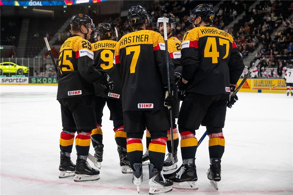 Die deutsche Eishockey-Nationalmannschaft muss auf Schützenhilfe der Ungarn hoffen.Andreas Becker/Keystone/dpa
