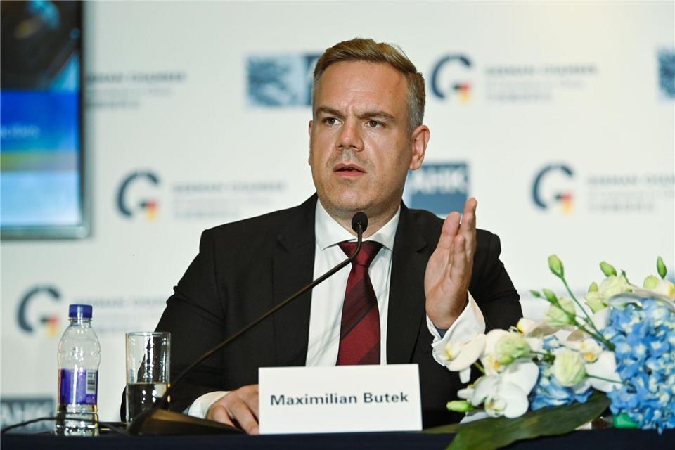 Die deutsche Handelskammer hofft für Firmen aus Deutschland auf mehr Nachfrage in China. (Archivbild)  Johannes Neudecker/dpa