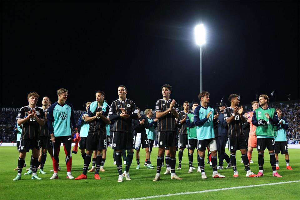 Die deutsche Nationalmannschaft nach dem 0:0 in Griechenland. Christian Charisius/dpa