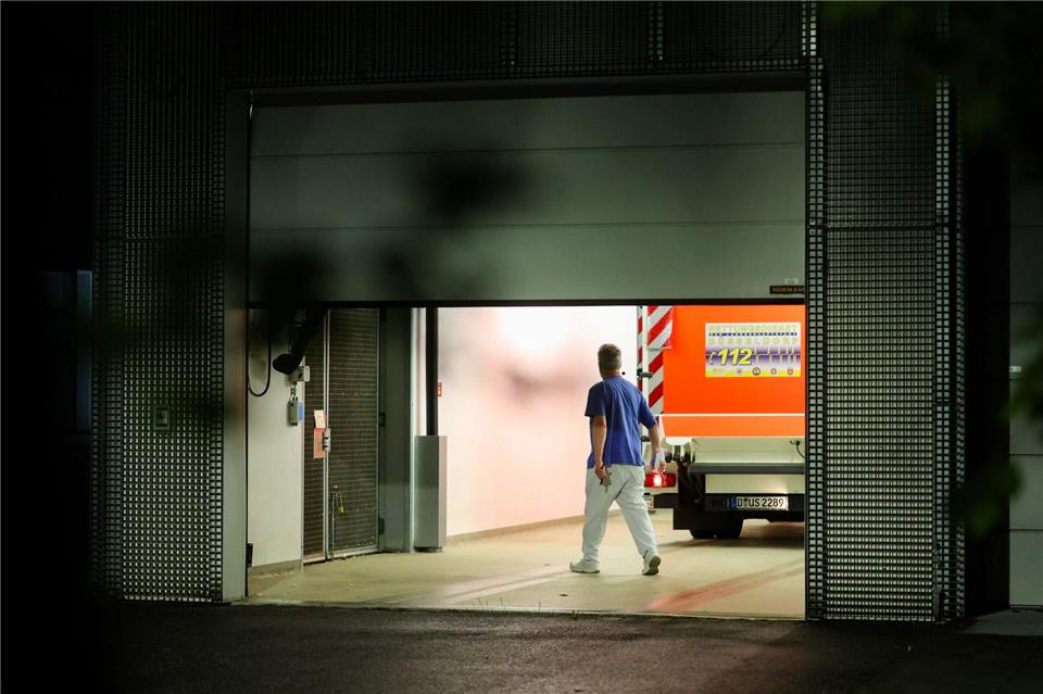 Die deutsche Patientin erreicht das Infektionszentrum der Uniklinik Düsseldorf.Christoph Reichwein/dpa