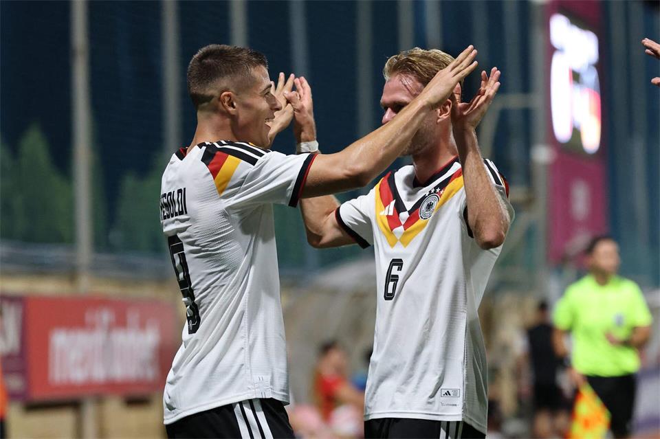 Die deutsche U21 bejubelt den nächsten Sieg.Domenic Aquilina/dpa