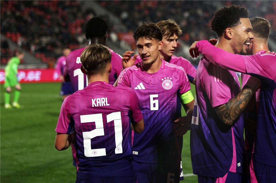 Die deutsche U21 jubelt in Georgien über den nächsten Sieg.Artur Stabulnieks/dpa