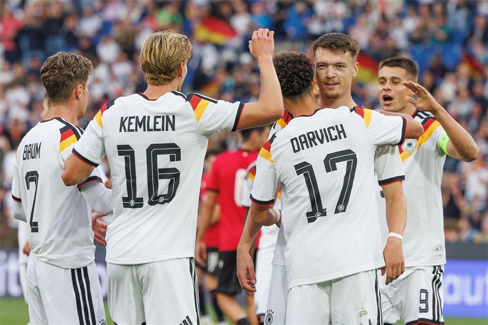 Die deutsche U21 jubelt über das EM-Ticket.Friso Gentsch/dpa