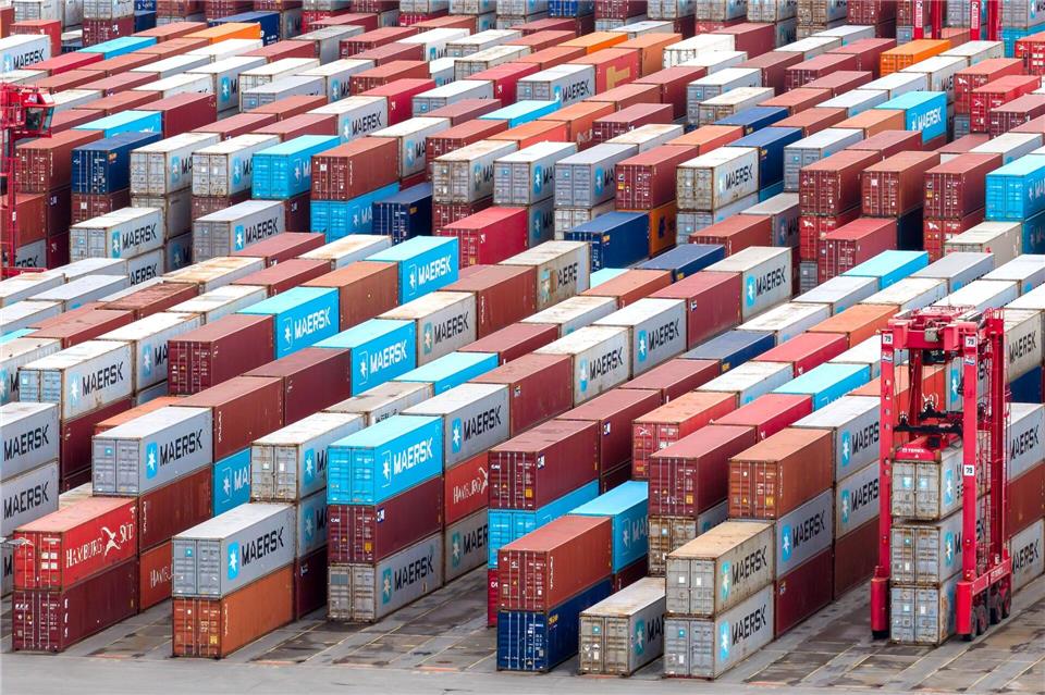 Die deutsche Wirtschaft leidet unter den Auswirkungen des Iran-Kriegs. (Symbolbild)Sina Schuldt/dpa