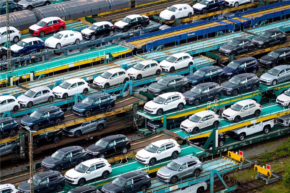 Die deutschen Autobauer hatten zuletzt deutliche Gewinneinbrüche verkündet. Sina Schuldt/dpa