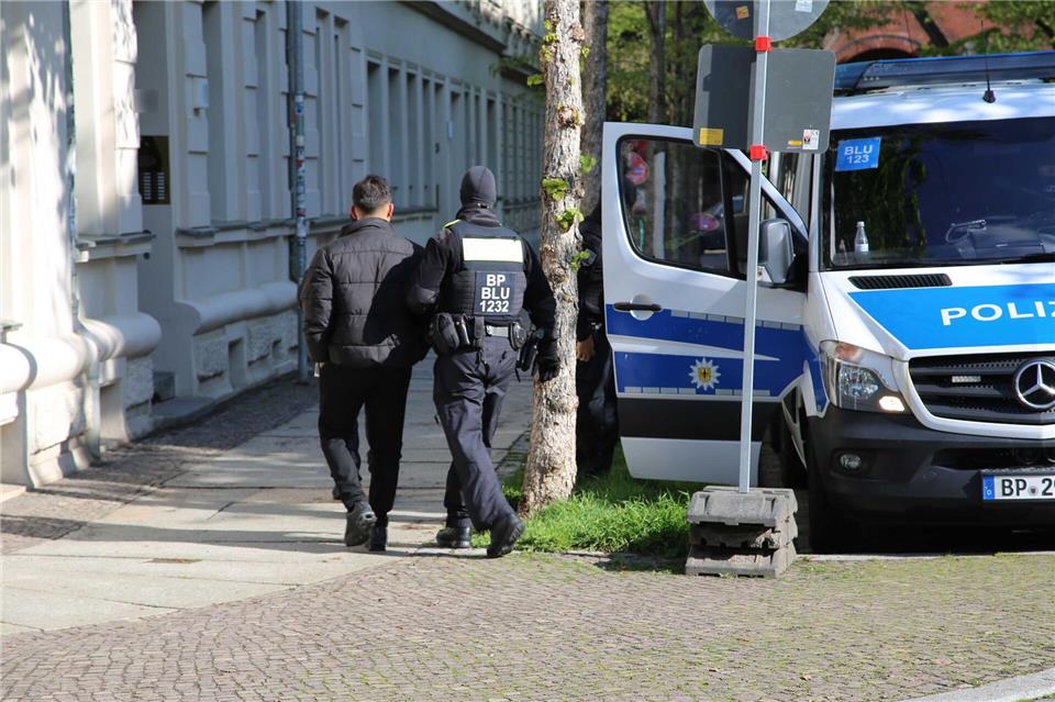 Die deutschen Behörden gehen regelmäßig gegen Schleuser vor. (Archivbild)Tobias Junghanns/dpa
