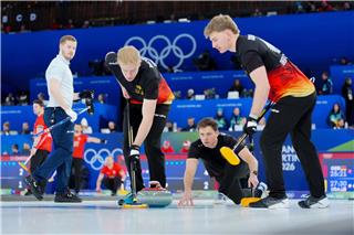 Die deutschen Curler kassierten im vierten Spiel die zweite Niederlage.Michael Kappeler/dpa