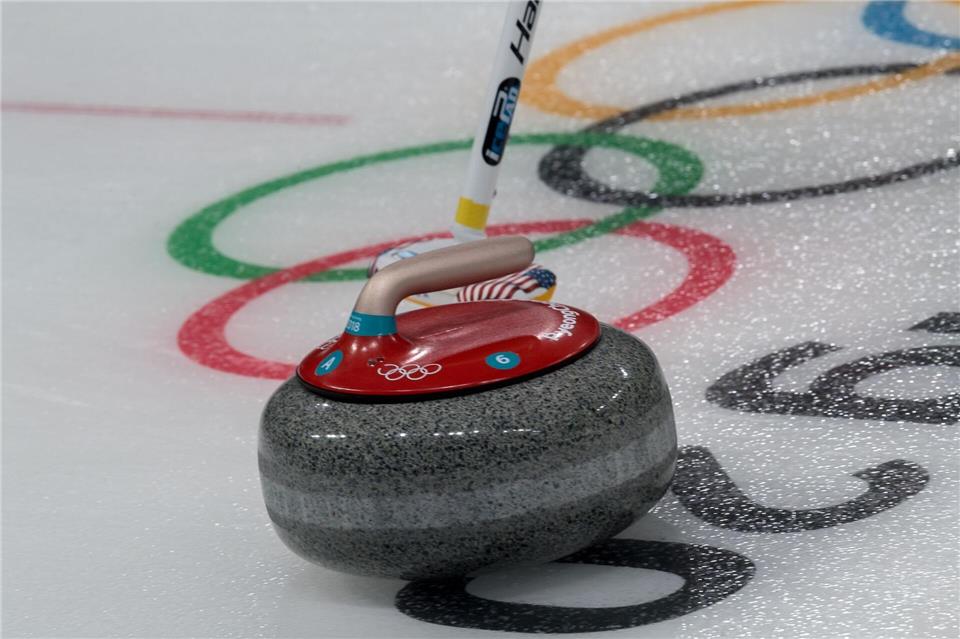 Die deutschen Curling-Frauen dürfen weiter von der Olympia-Teilnahme träumen. (Archivbild)Peter Kneffel/dpa
