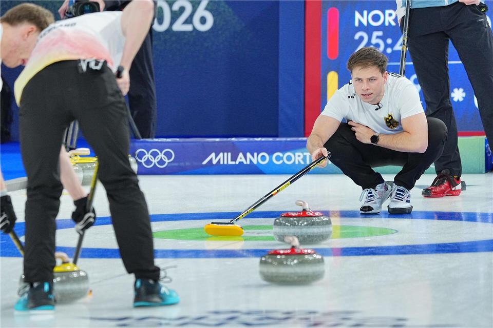 Die deutschen Curling-Männer um Marc Muskatewitz haben bei den Olympischen Winterspielen den ersten Sieg eingefahren.Michael Kappeler/dpa