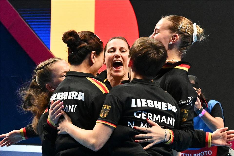 Die deutschen Frauen jubeln nach dem EM-Finale. Ihr nächstes Ziel ist eine WM-Medaille. (Archivbild)Manfred Schillings/dpa