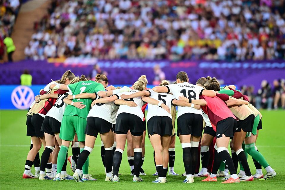 Die deutschen Fußballerinnen bestreiten ihr letztes Heimspiel in diesem Jahr in Kaiserslautern.Sebastian Christoph Gollnow/dpa