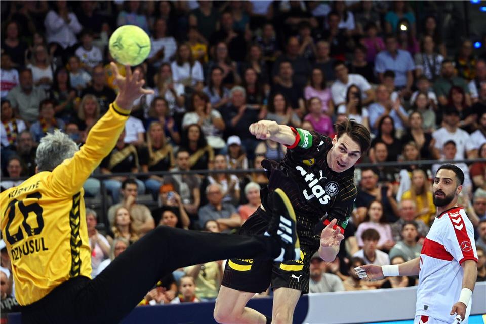 Die deutschen Handballer haben die EM-Qualifikation mit einem Sieg gegen die Türkei erfolgreich abgeschlossen.Markus Lenhardt/dpa