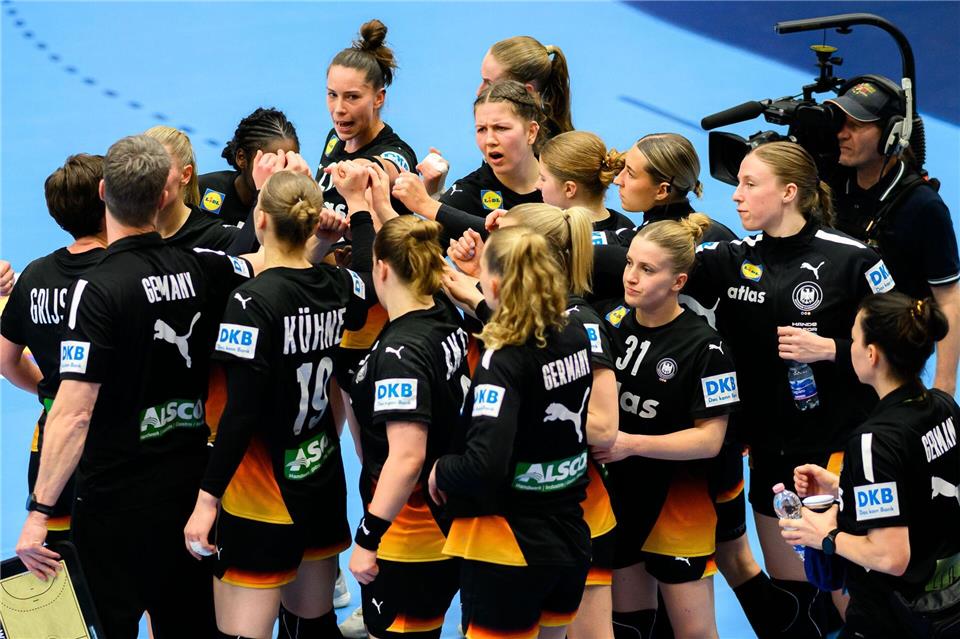 Die deutschen Handballerinnen freuen sich auf das erste Heimspiel im neuen Jahr.Marco Wolf/dpa