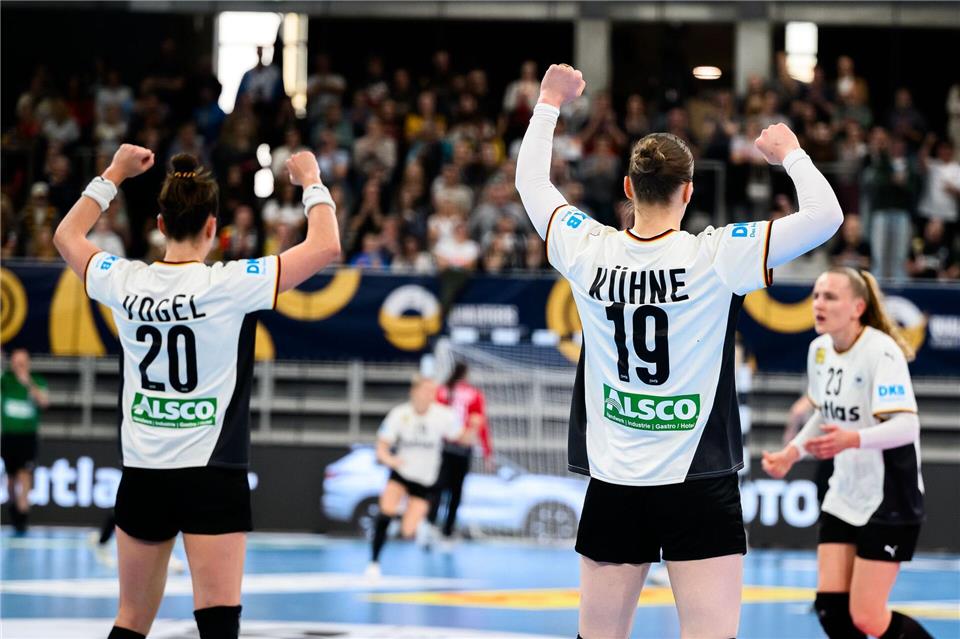 Die deutschen Handballerinnen haben mit einem Sieg gegen Slowenien vorzeitig das EM-Ticket gelöst.Marco Wolf/dpa