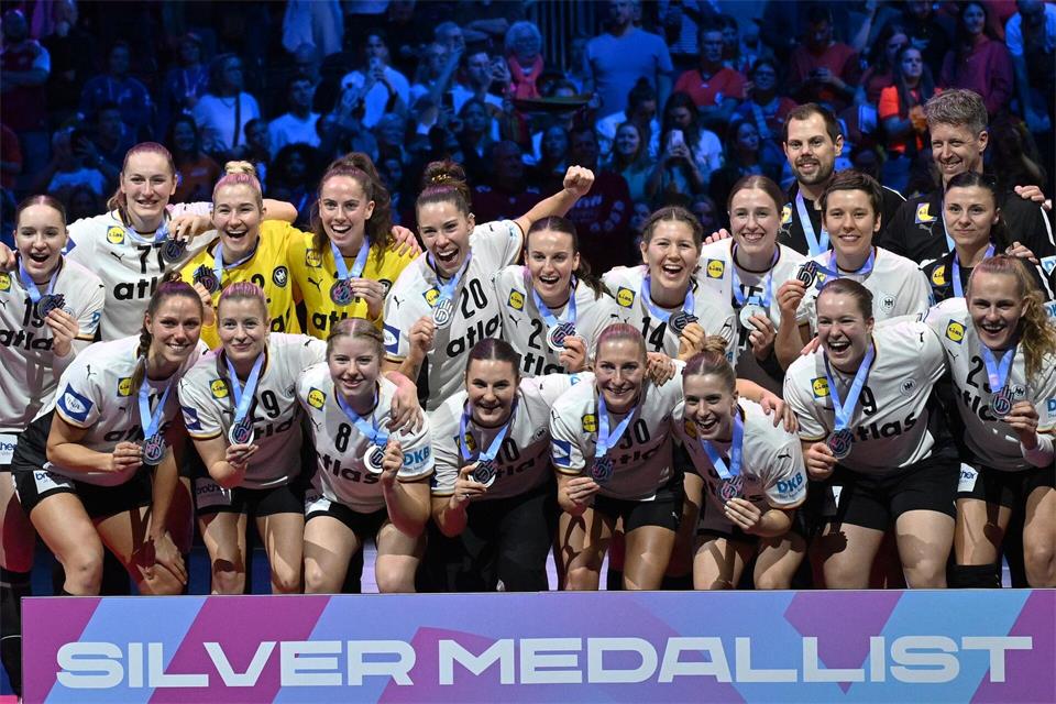 Die deutschen Handballerinnen hoffen nach WM-Silber auch bei der anstehenden EM auf Edelmetall. (Archivbild)Federico Gambarini/dpa