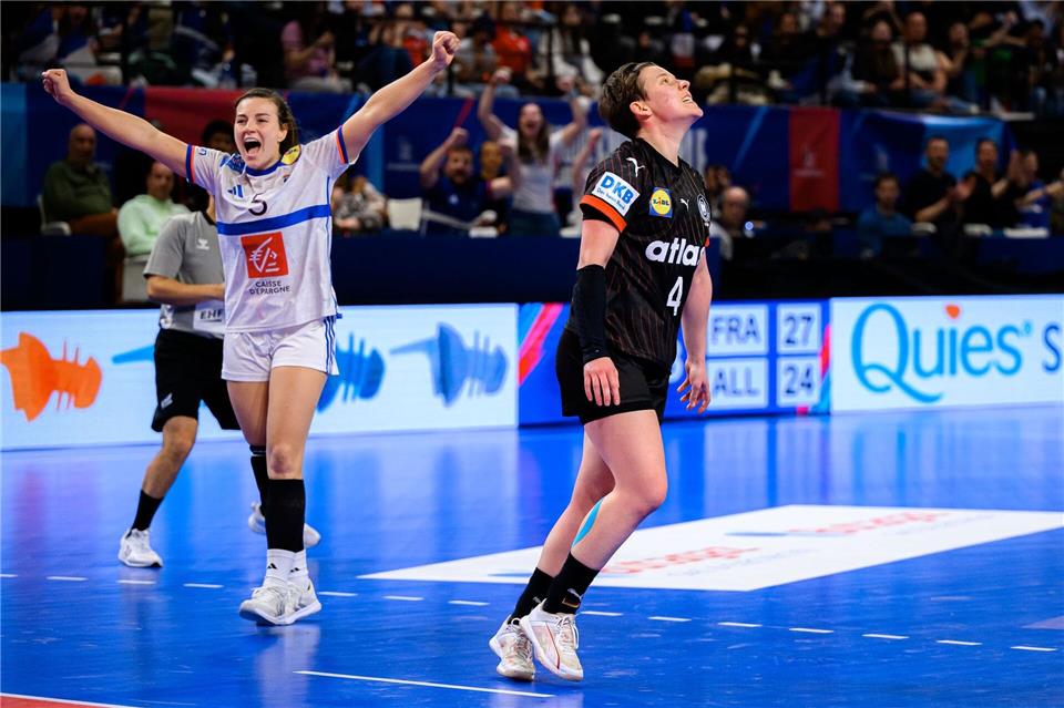Die deutschen Handballerinnen um Topwerferin Alina Grijseels haderten mit der knappen Niederlage gegen Weltmeister Frankreich.Marco Wolf/dpa