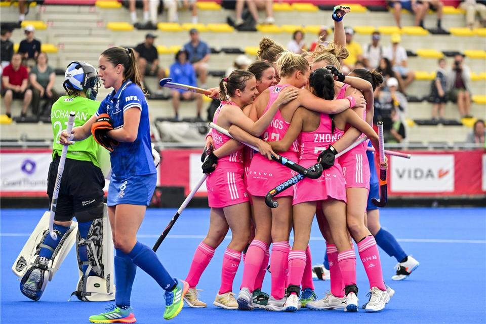Die deutschen Hockey-Spielerinnen feierten einen souveränen Auftaktsieg gegen Schottland. Dirk Waem//dpa
